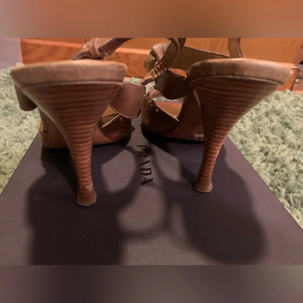 PRADA SANDALS TAN WITH GOLD 37 - Picture 3 of 5